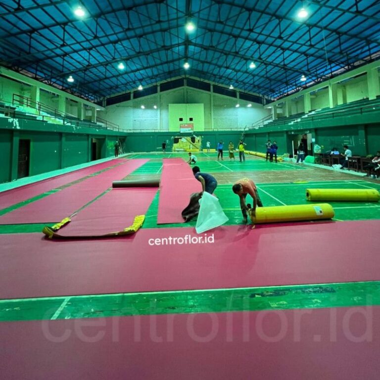 Pemasangan Lantai Vinyl untuk Lapangan Multifungsi Takraw dan Voli