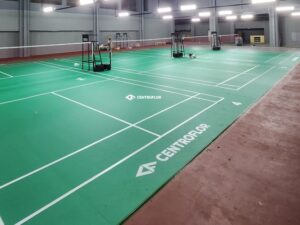 lapangan badminton dengan karpet vinyl