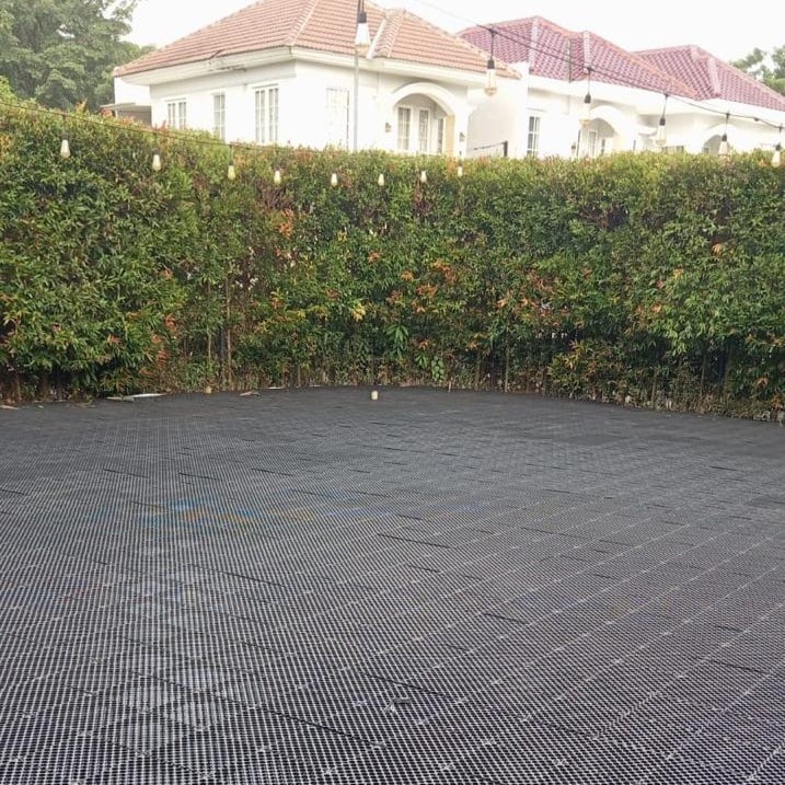 pemasangan drainage cell untuk rumput sintetis