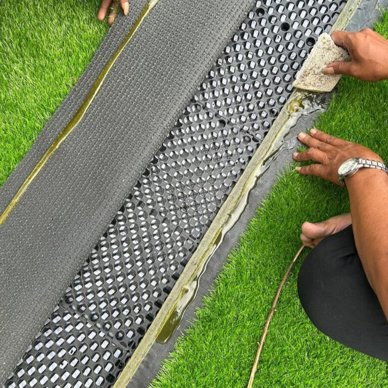 proses pengeleman rumput sintetis